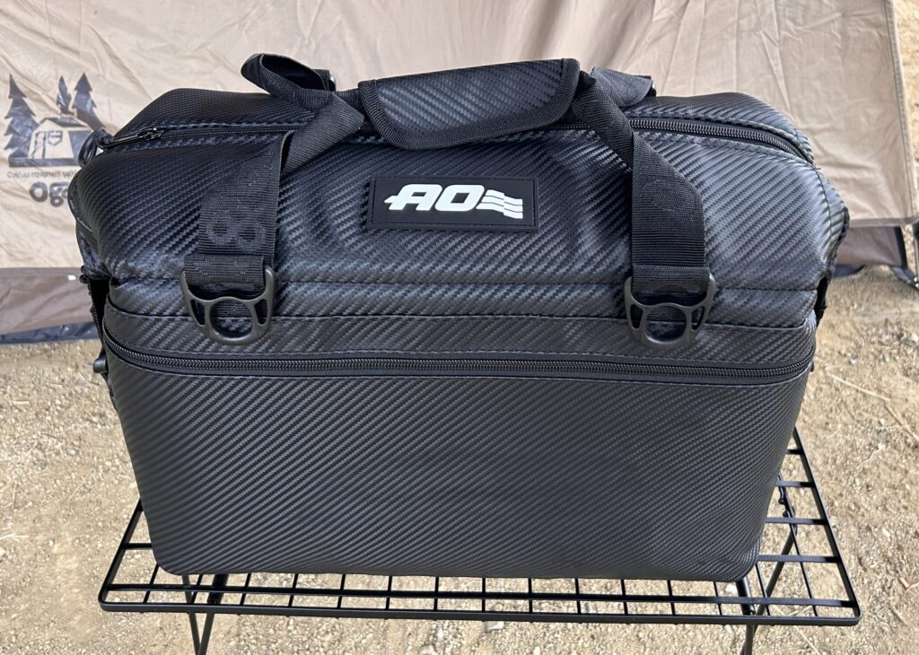 ソロキャンプ　クーラーボックス