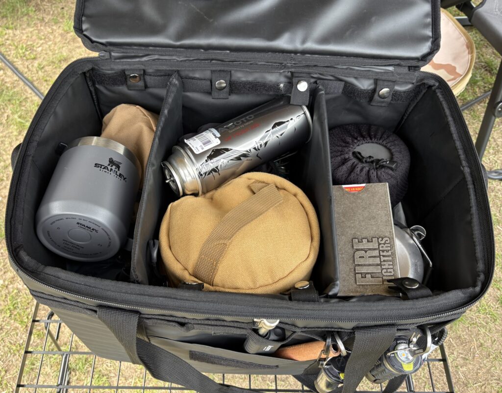 キャンプ　収納