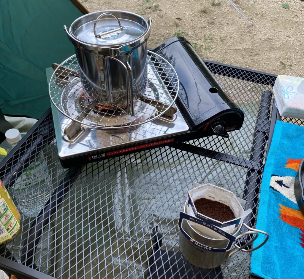 ガスコンロとケトルとコーヒー
