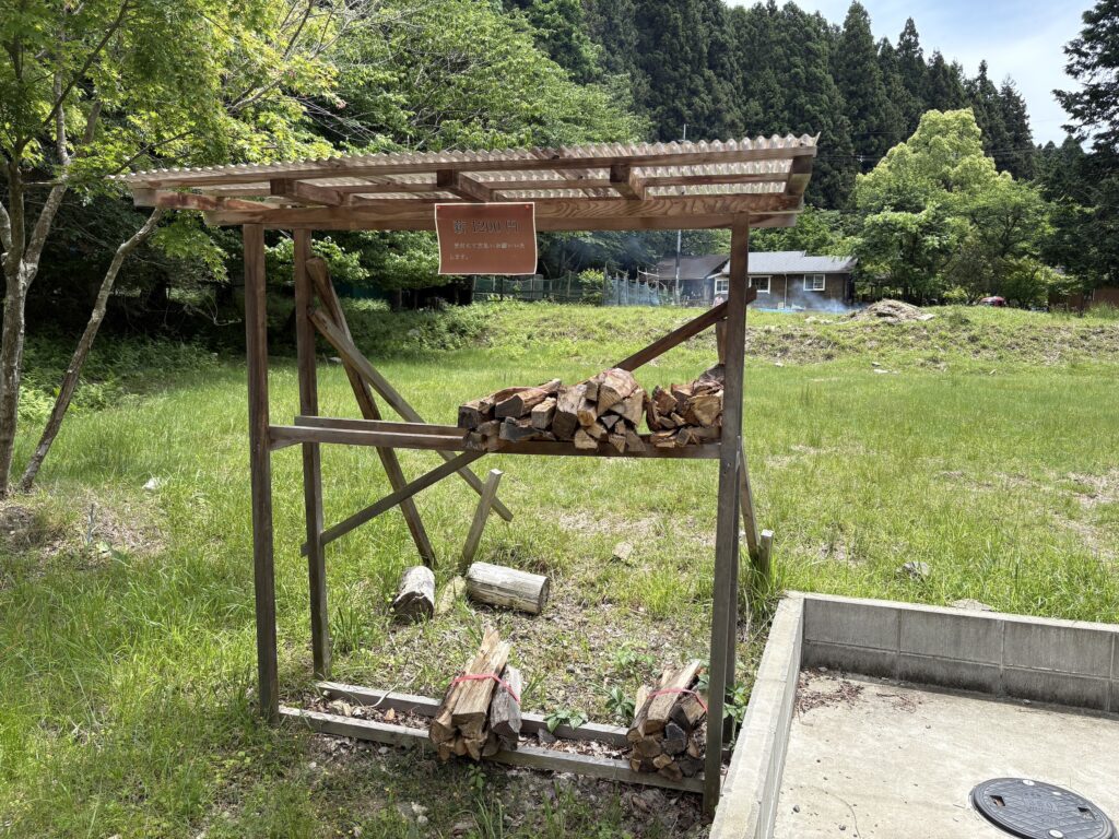 TAKUMIキャンプフィールドの薪