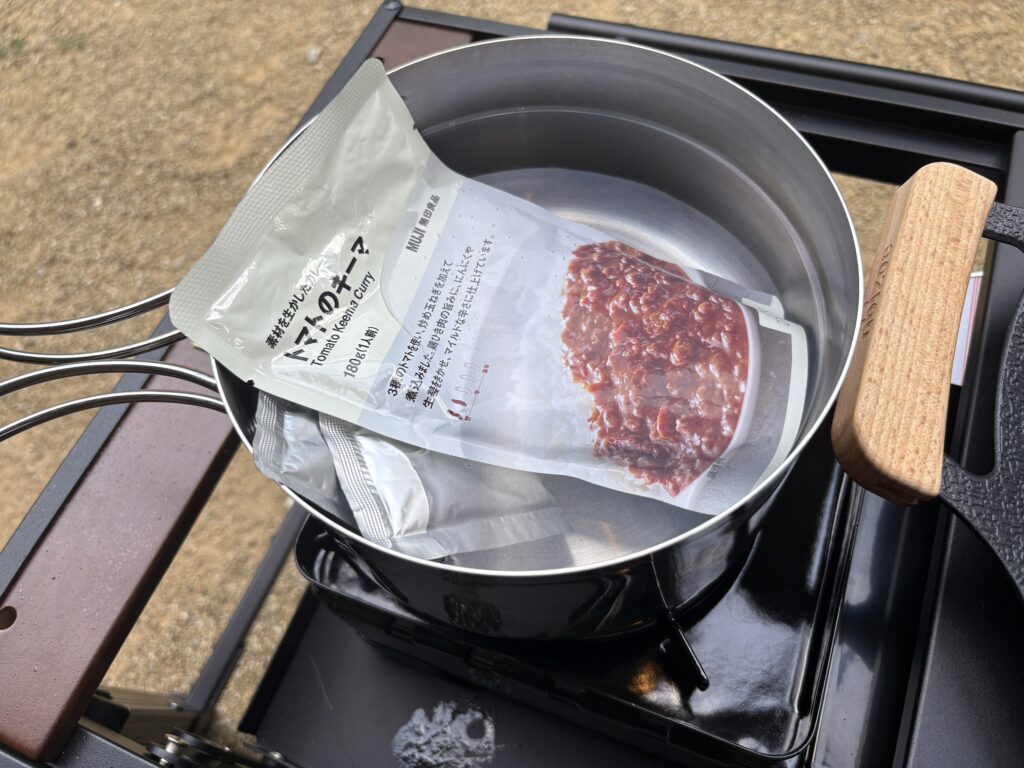 キャンプ飯 湯煎したカレー