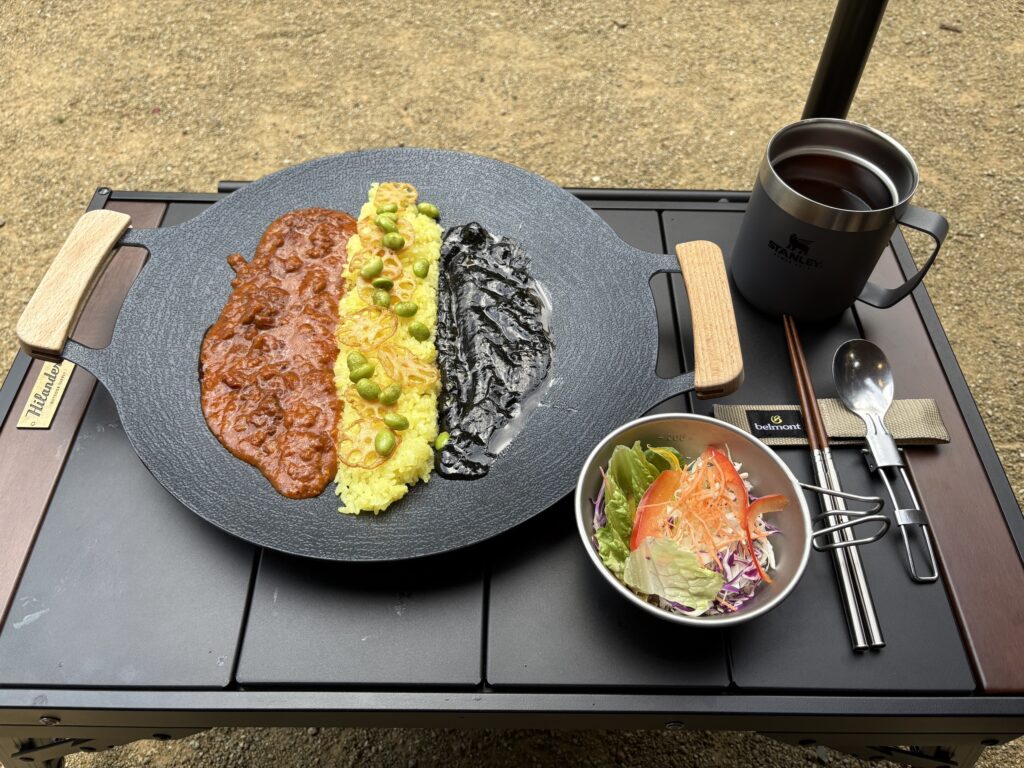 キャンプ　２種あいがけカレー